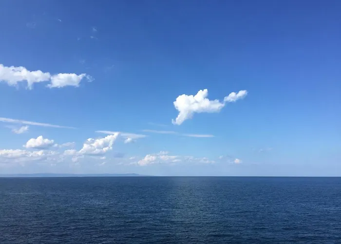 Безкрайна Синева Къща за Гости
